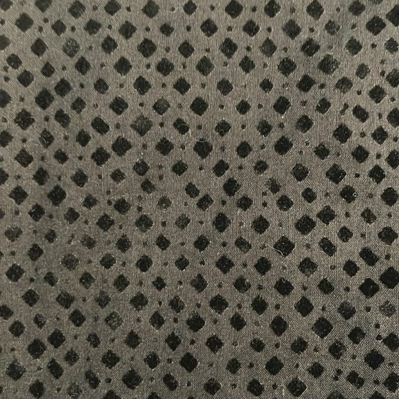 Black button down with a Swiss dot design. Collar stays included. Worn once. - Picture 4 of 5